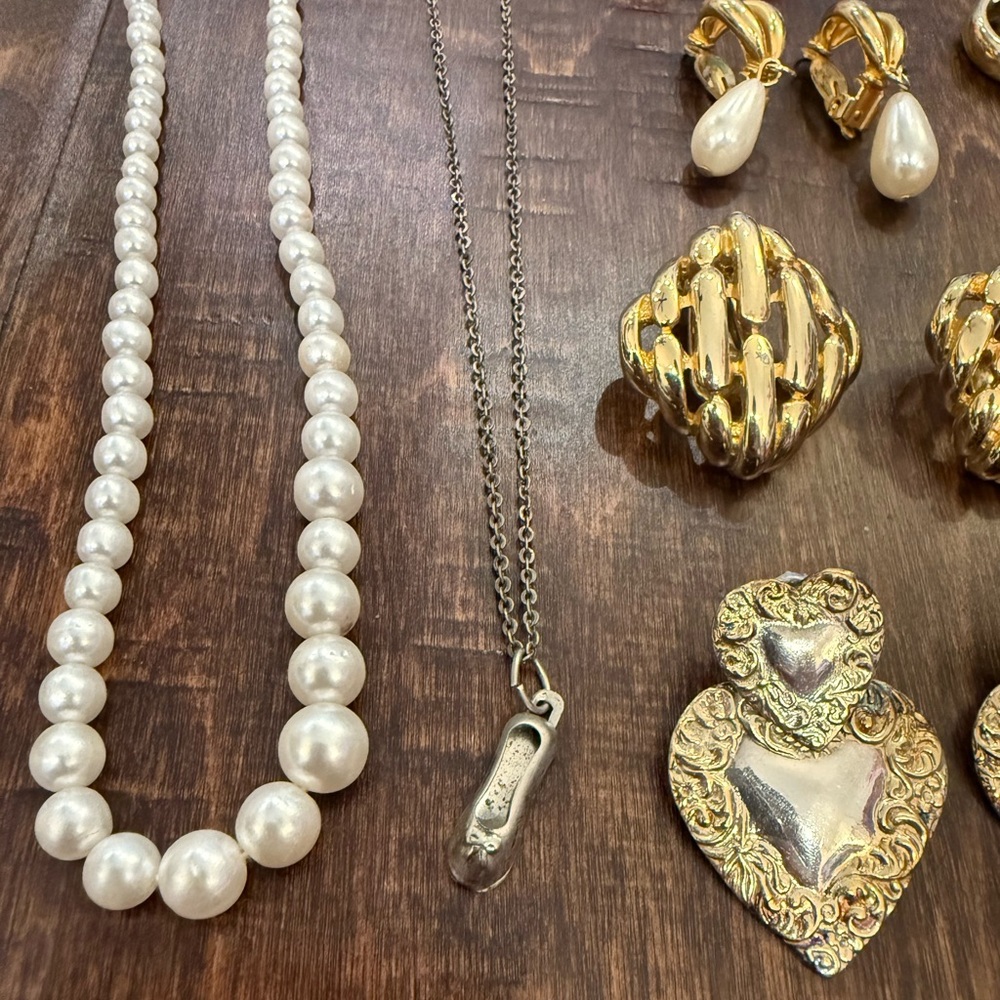 Vintage Costume Jewelry Mixed Lot Clip On Earrings Chokers Feminine - Picture 4 of 12